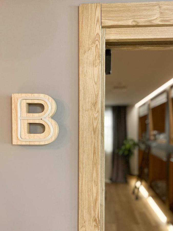 The Pod Suite Hostel Blasco 瓦伦西亚 外观 照片