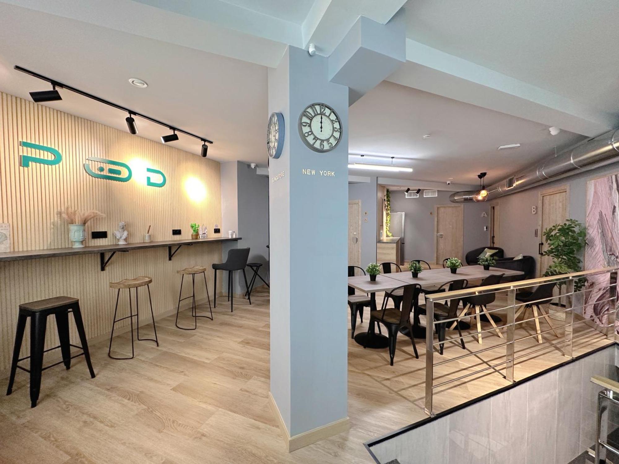 The Pod Suite Hostel Blasco 瓦伦西亚 外观 照片