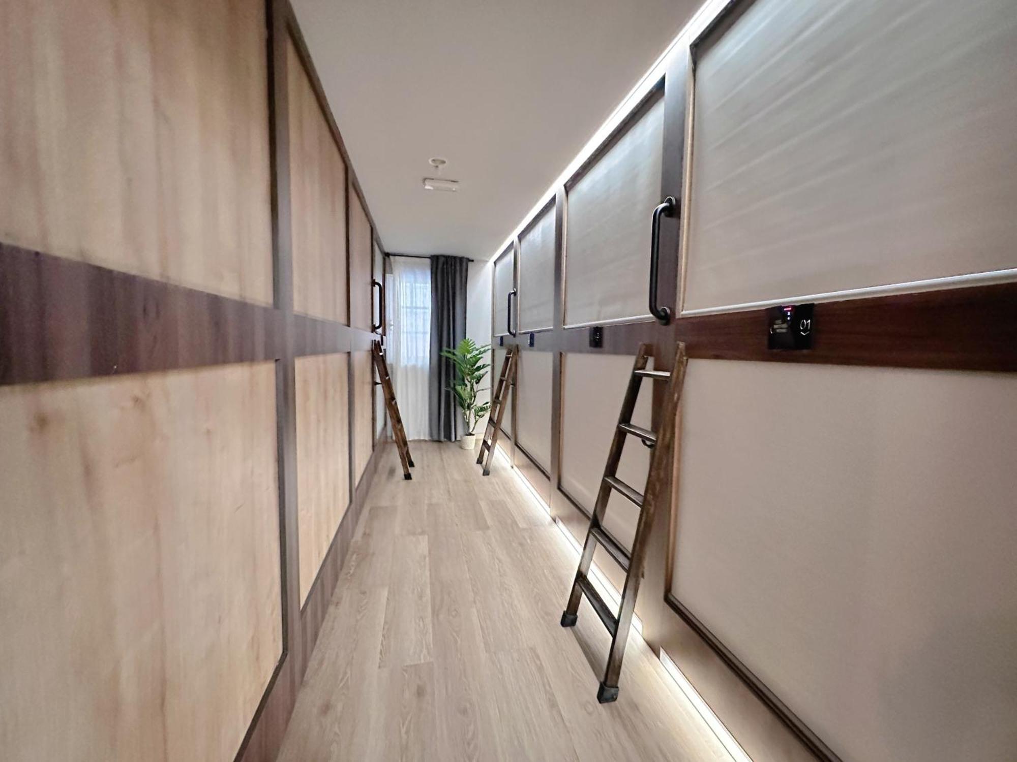 The Pod Suite Hostel Blasco 瓦伦西亚 外观 照片